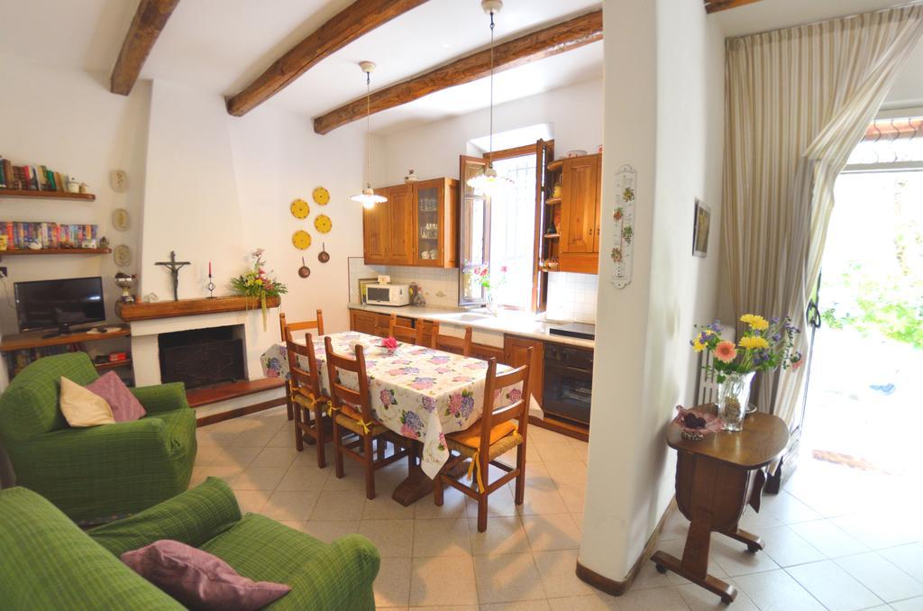 Casa Romana Виареджо Экстерьер фото